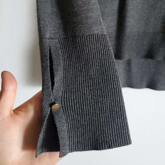 Soft gray crew neck sweater - Picture 3 of 4